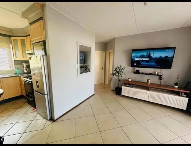 2 BEDROOM TOWNHOUSE FOR SALE IN MONDEOR